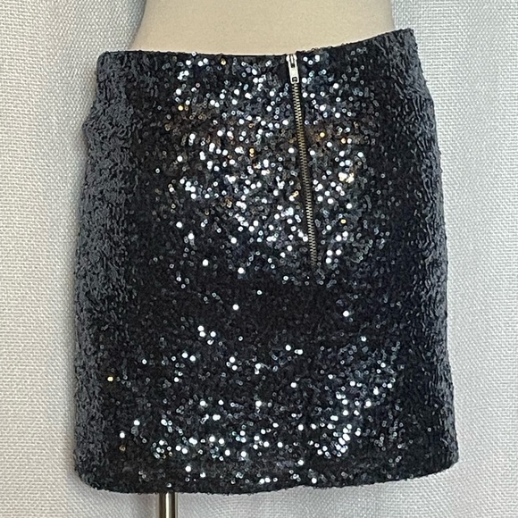 Aqua sequin mini skirt - Picture 2 of 4